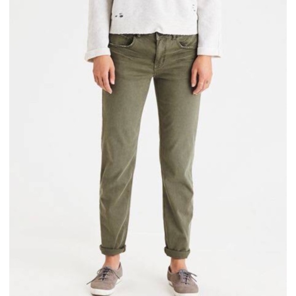American Eagle Tomgirl Jean in Olive